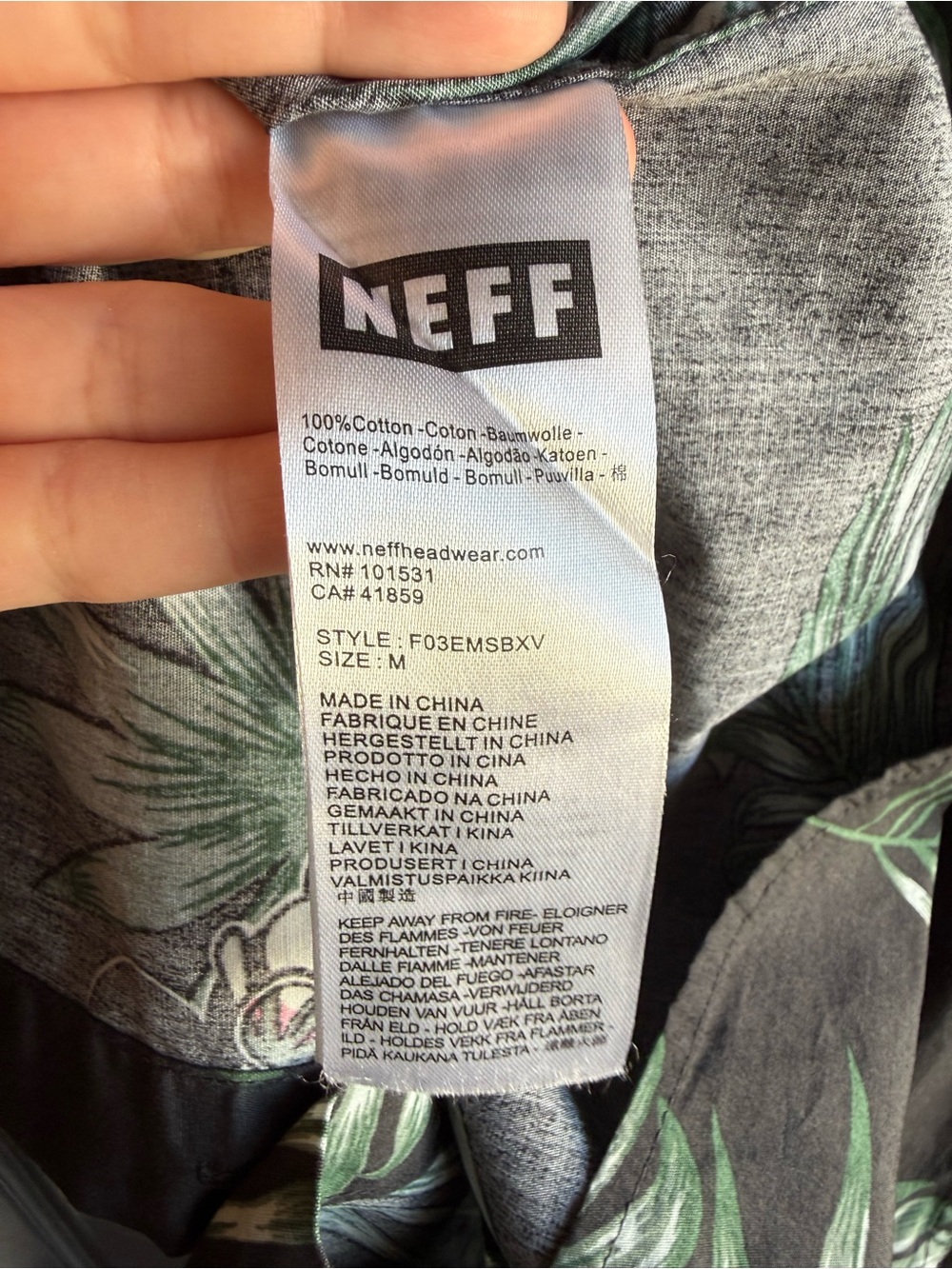 NWT Disney Neff Men’s Short Sleeve Mickey Mouse Tropical Button Down Size M - Picture 8 of 8